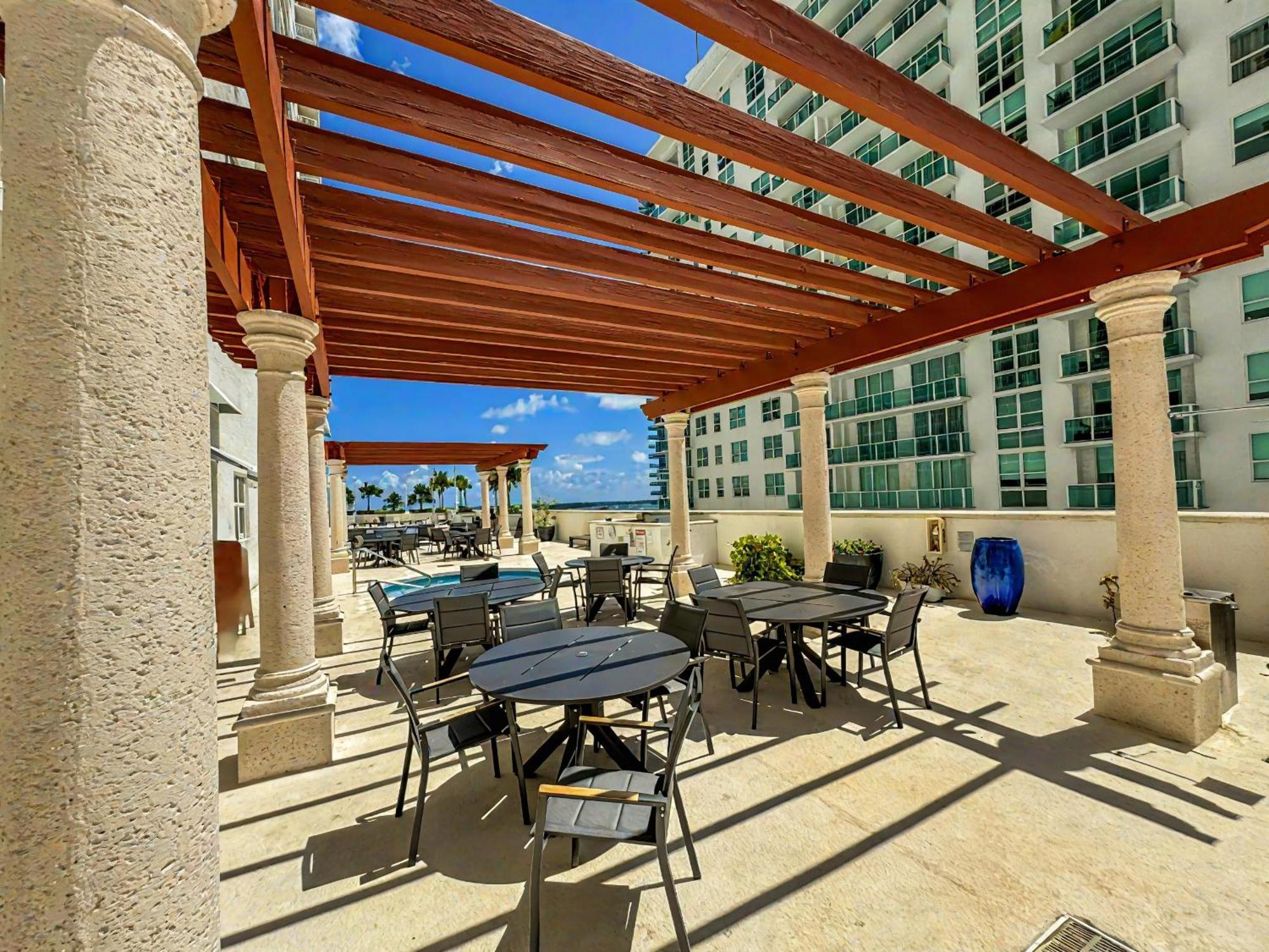 Elegant Centric Vibrant Pool Jacuzzi Free Parking Apartment ไมอามี ภายนอก รูปภาพ