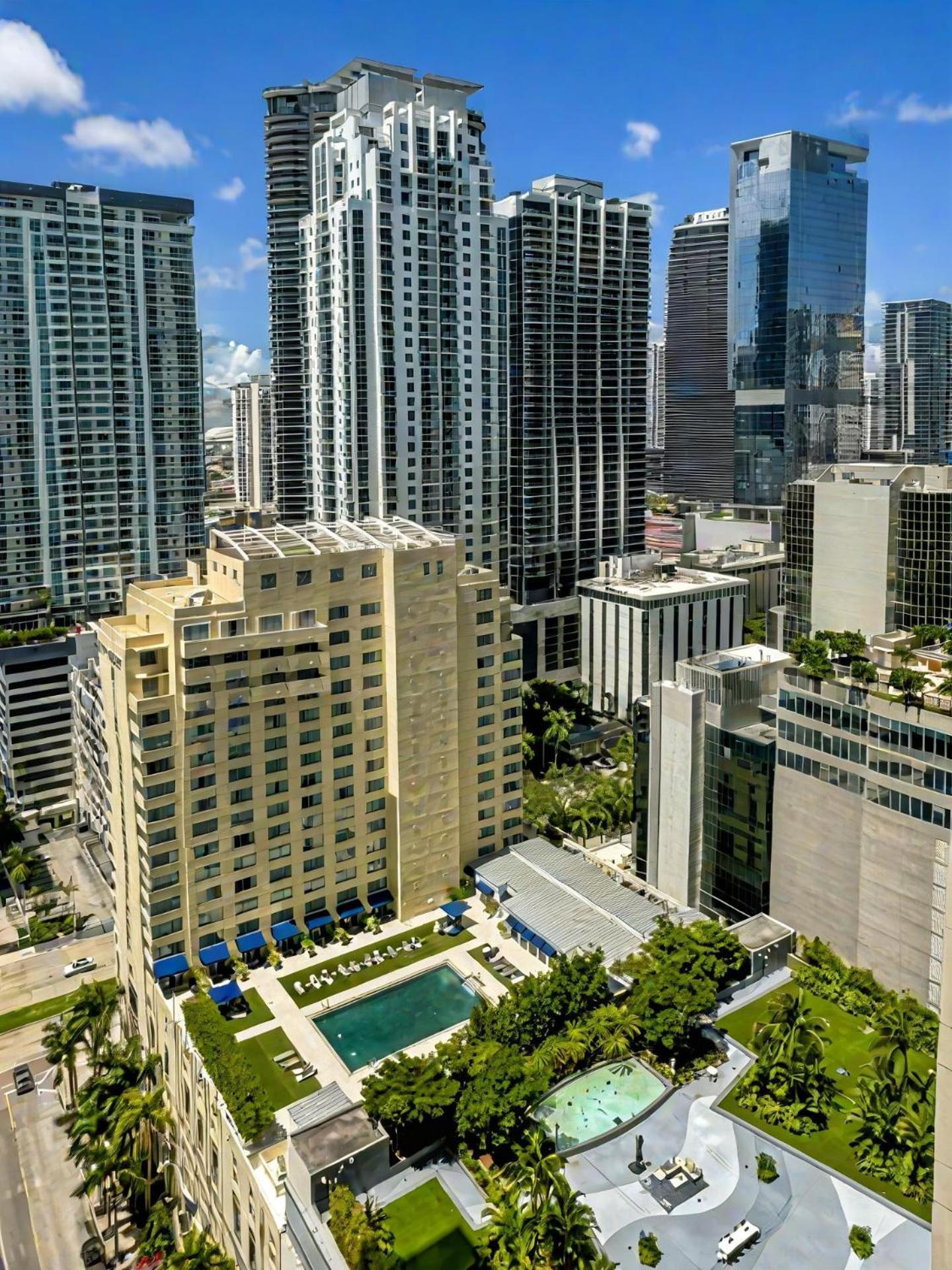 Elegant Centric Vibrant Pool Jacuzzi Free Parking Apartment ไมอามี ภายนอก รูปภาพ