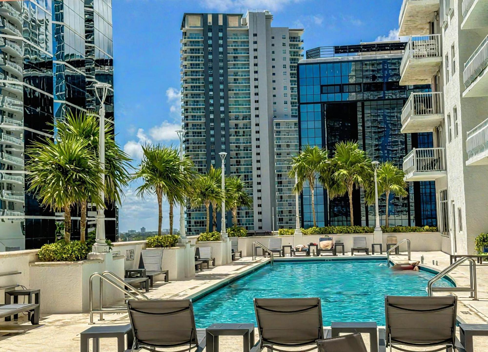 Elegant Centric Vibrant Pool Jacuzzi Free Parking Apartment ไมอามี ภายนอก รูปภาพ